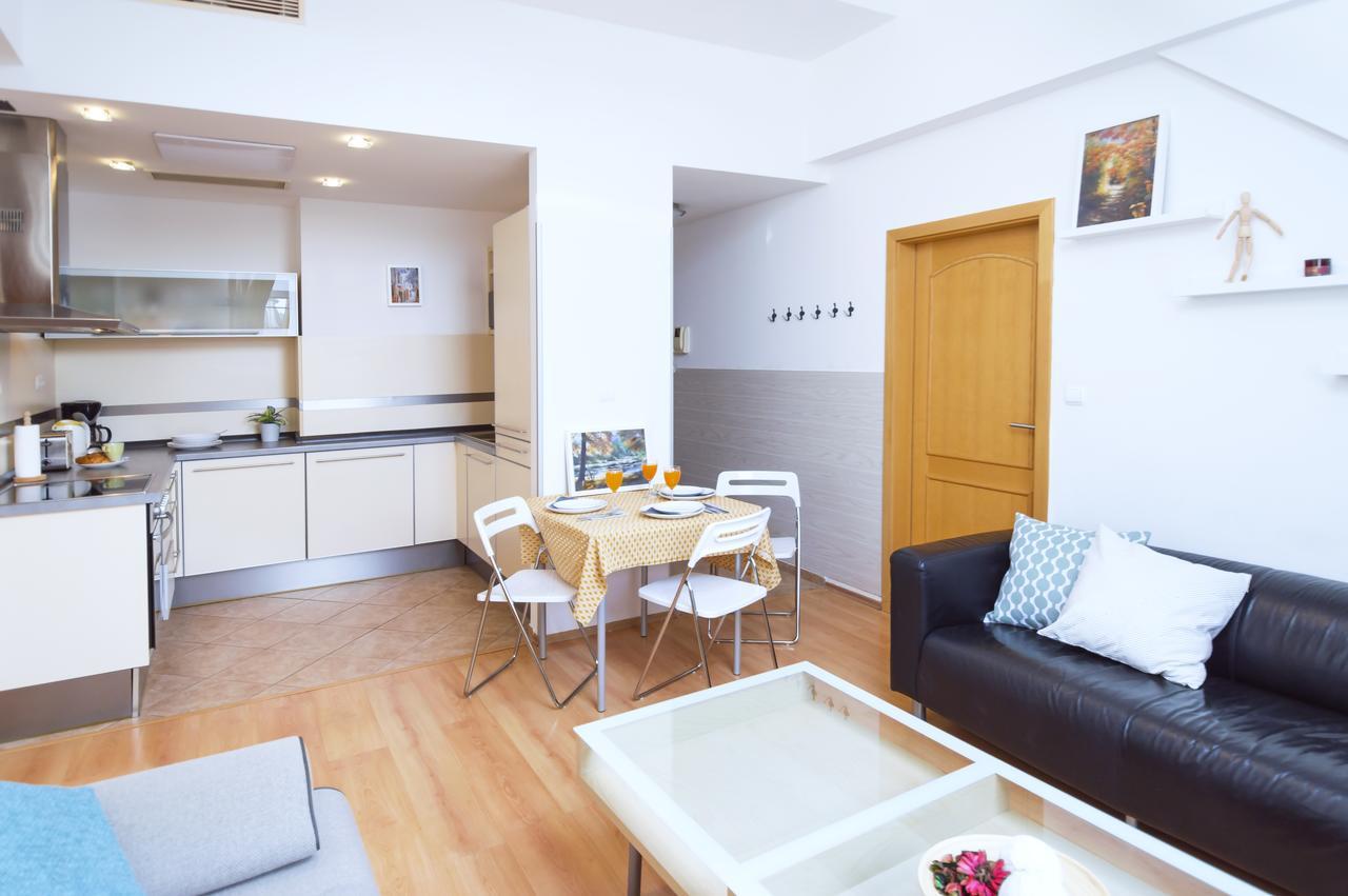 Modern Opatovická Apartment *